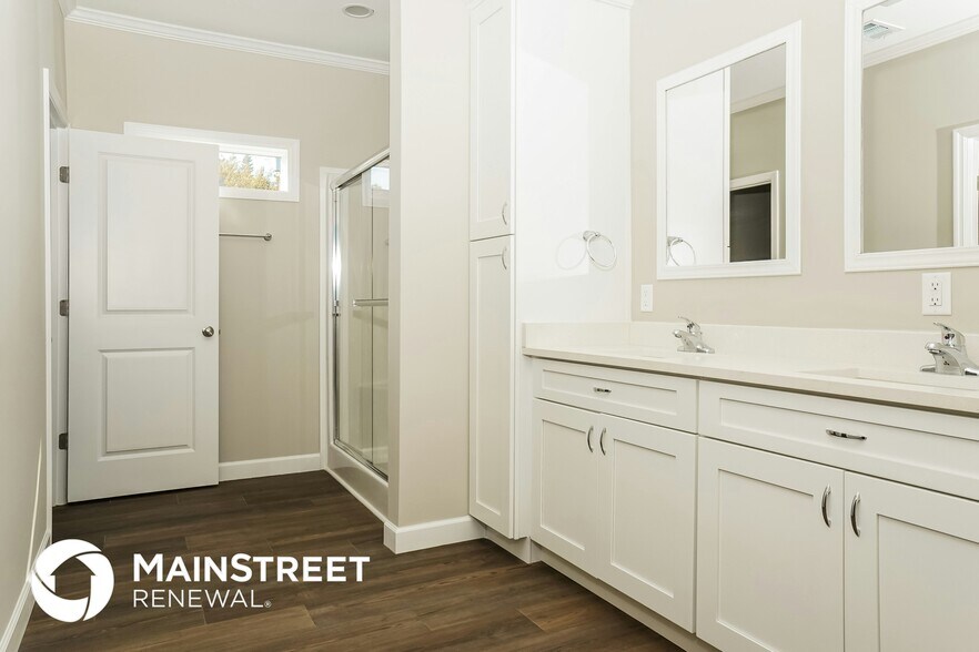 Building Photo - 12315 Tangier St