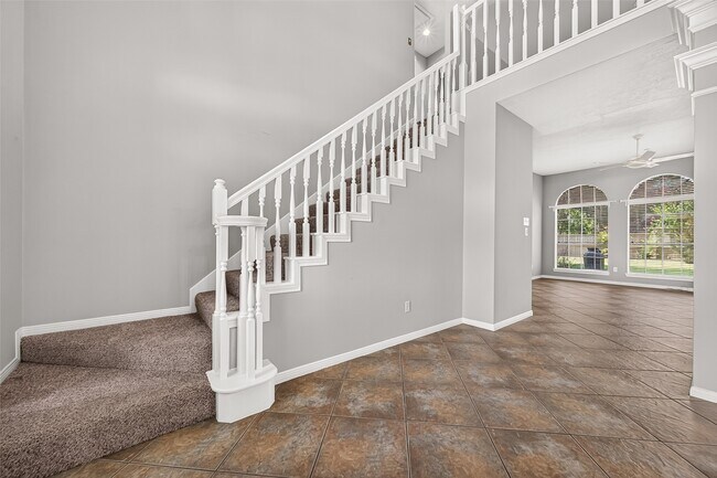 Building Photo - 2106 Avenida La Quinta St