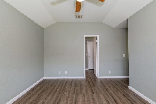 Building Photo - 1000 Honeysuckle Dr