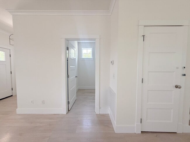 Building Photo - Pet-Friendly 3-Bedroom Home with Modern Features, Covered Deck & Bright Open Space