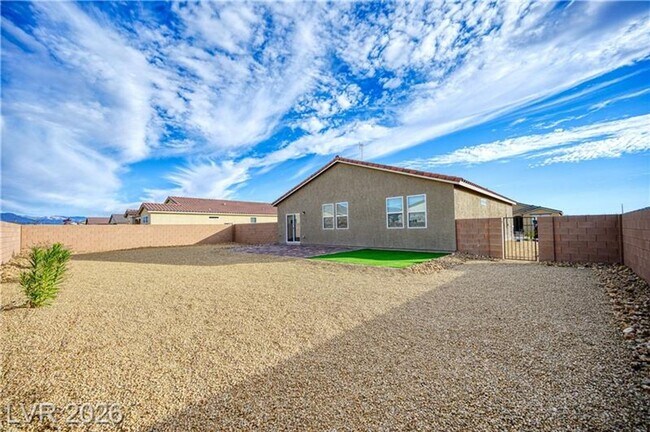 Building Photo - 3602 E Umatilla Ave