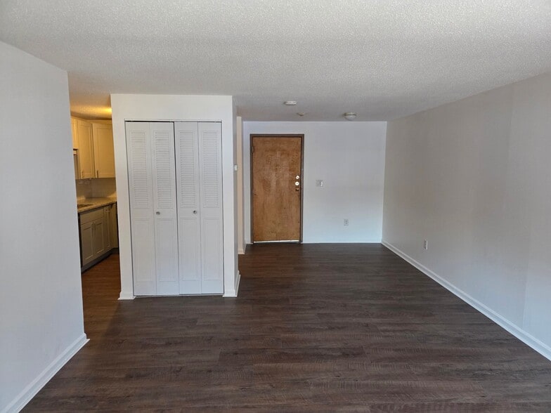 Building Photo - 10 Longworth Ave