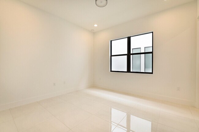 Building Photo - 8068 Laurel Falls Dr