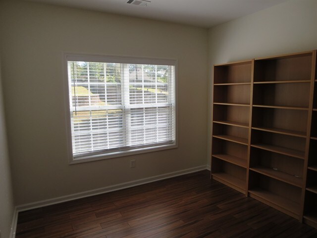 Building Photo - 811 Buffington Way