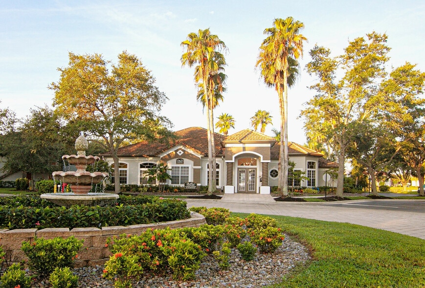 Clubhouse - Park Crest At The Lakes
