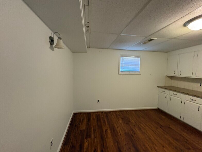 Building Photo - 9784 Village Hwy