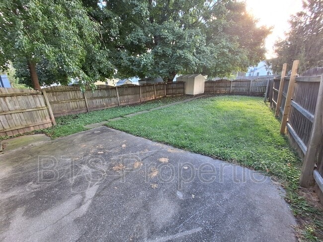 Building Photo - 114 S Cedar St