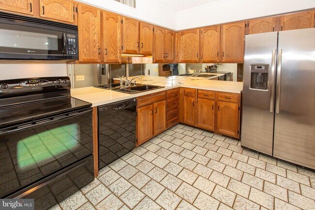 Building Photo - 20930 Valley Forge Cir