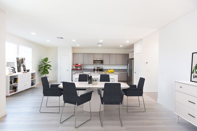 Building Photo - 2327 S Wycliff Cir