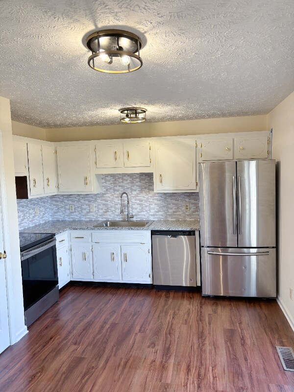 Building Photo - 1065 Bobcat Dr