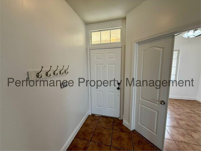 Building Photo - 4 Bed/2 Bath in SW Bakersfield w/ RBP, Solar & $0 Deposit Option