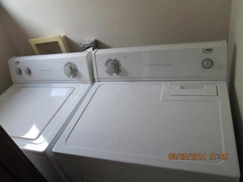 Washer & Dryer Hookups - 1104 Elizabeth St
