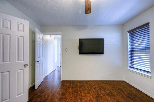 Building Photo - 5103 Temple Bell Dr