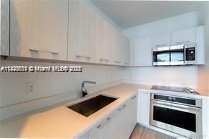 Building Photo - 1 br, 2 bath Condo - 45 SW 9th St Apt 4205