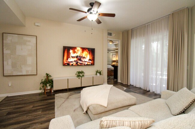 Building Photo - MARIPOSA ** SEASONAL (90 DAY MINIMUM STAY)...