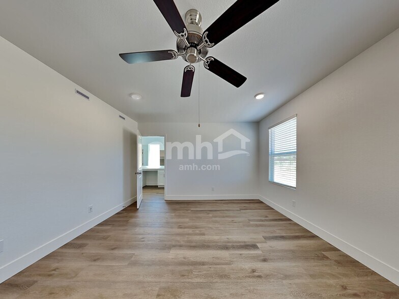 Building Photo - 11123 Magallanes St