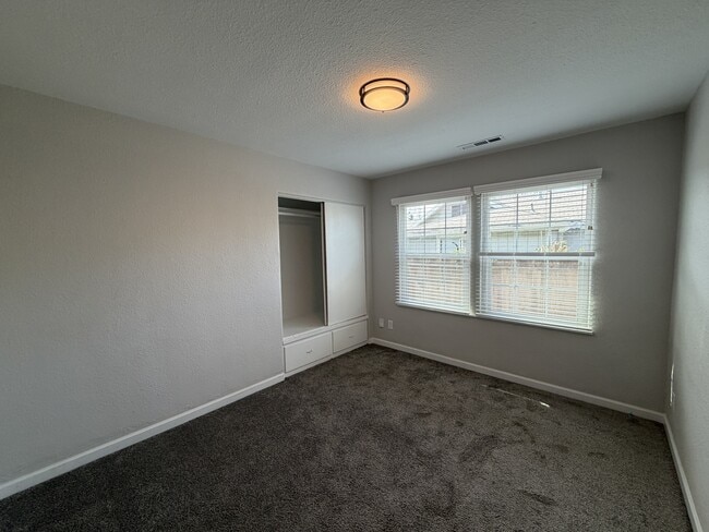 Building Photo - 221 Walden St