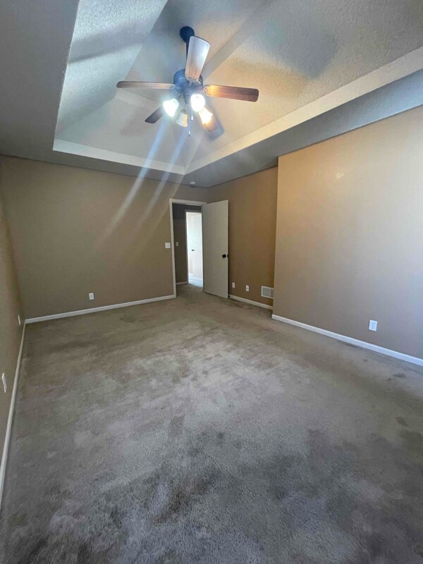 Building Photo - 9835 N Lewis Ave