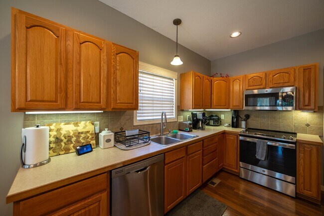 Building Photo - 5 Bedroom, 3 Bathroom house with completed...