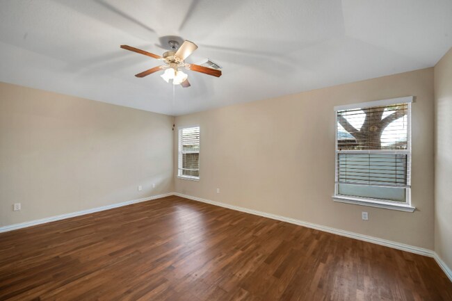 Building Photo - 3005 Gardencrest Ln