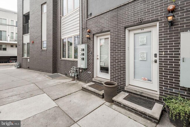 Building Photo - 16 W Thompson St