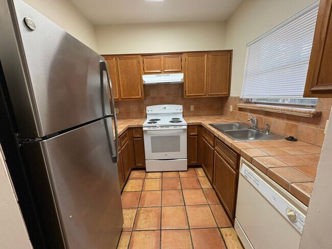 Building Photo - Dorian Properties2 (1504 Cinnamon Path)