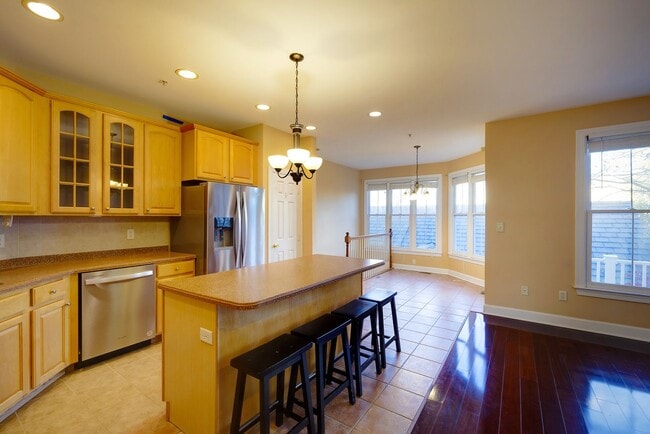 Building Photo - Luxury Townhome in the Heart of the Kentlands