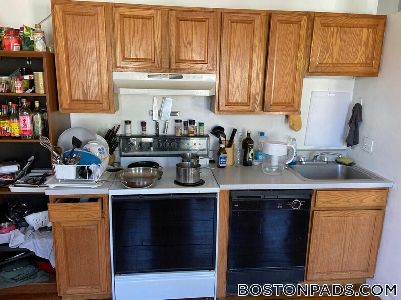 Building Photo - 58 Mansfield St