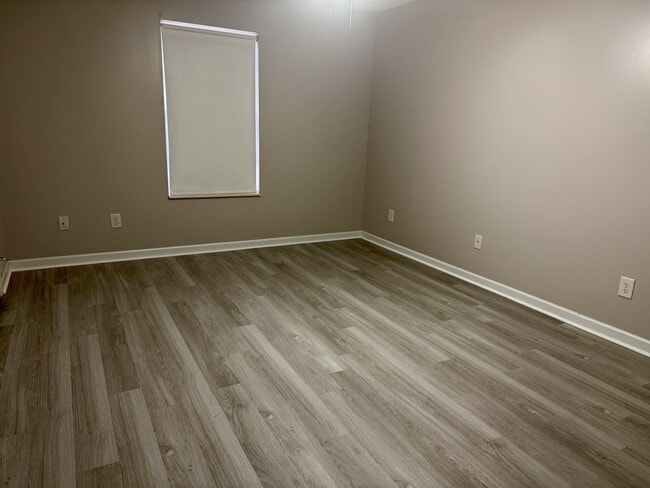 Building Photo - 1627 Maple View Way