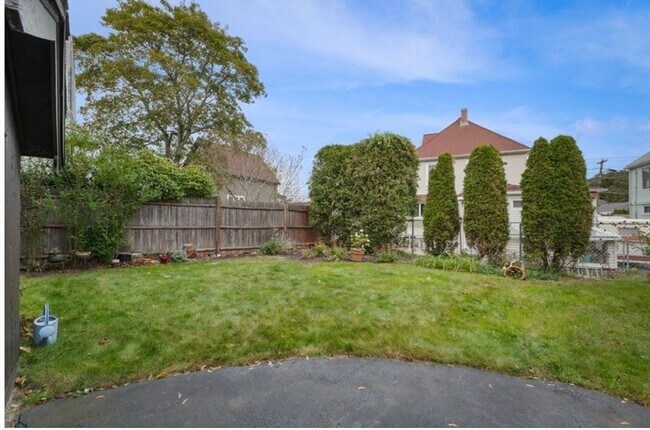 Building Photo - 12 Endicott St