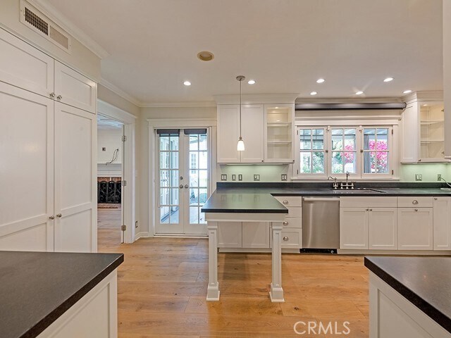 Building Photo - 5463 Katherine Ave