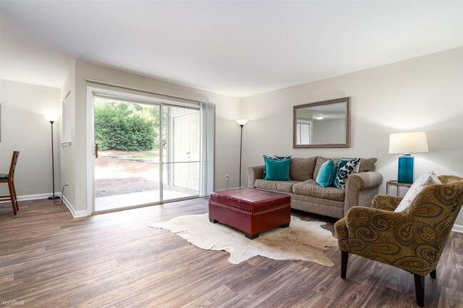 Building Photo - 2626 Embarcadero Dr