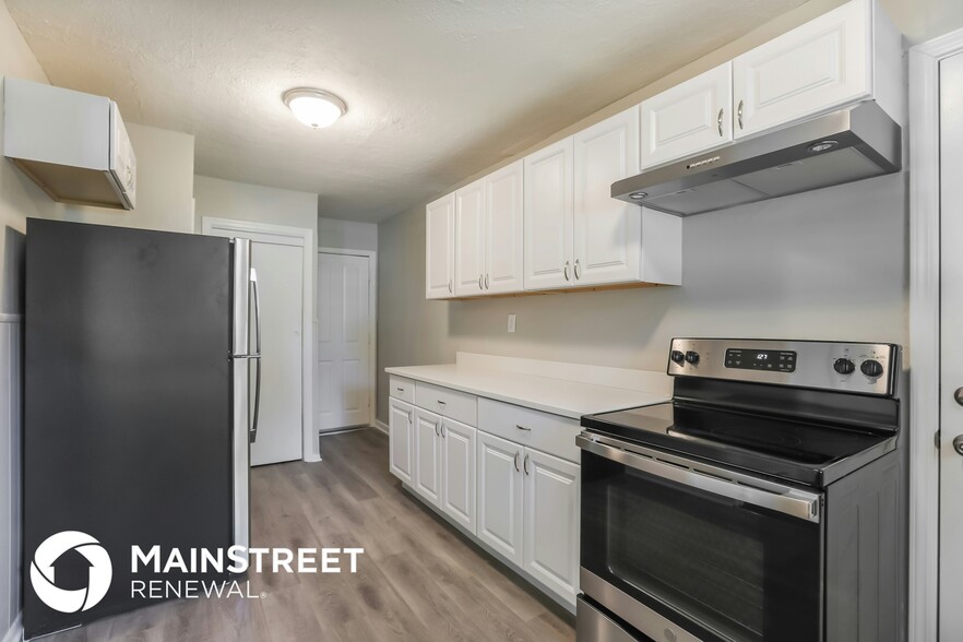 Building Photo - 6201 E Red Bridge Rd