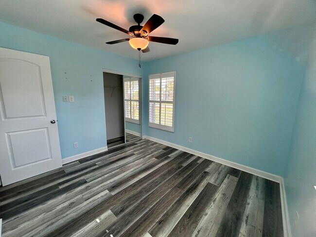 Building Photo - 316 NW Avens St