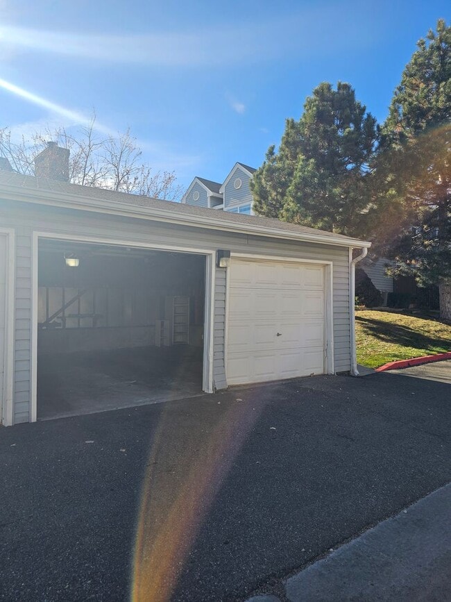 Building Photo - End Unit Condo with Private Patio