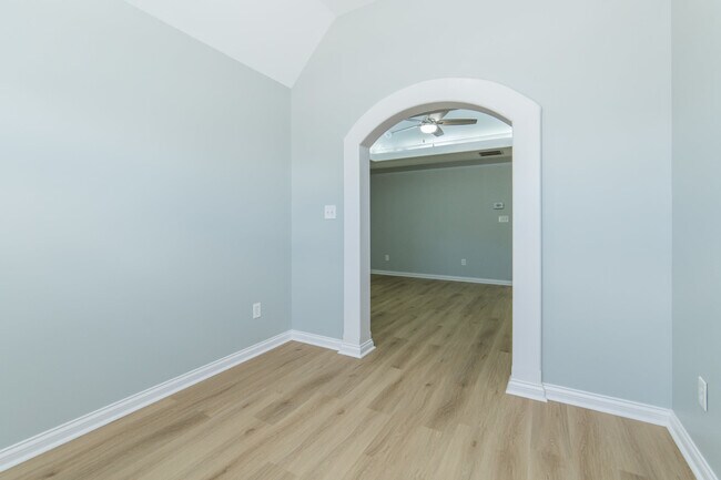 Building Photo - 3056 New River Pl