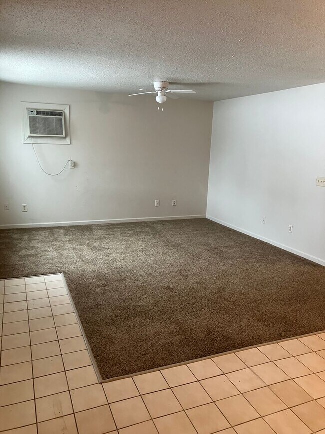 Building Photo - 2 Bedroom, Single-story Townhomes for rent...