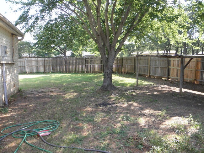 Building Photo - 301 Windmere Cir