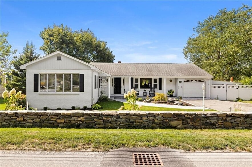 Building Photo - 331 3rd Beach Rd