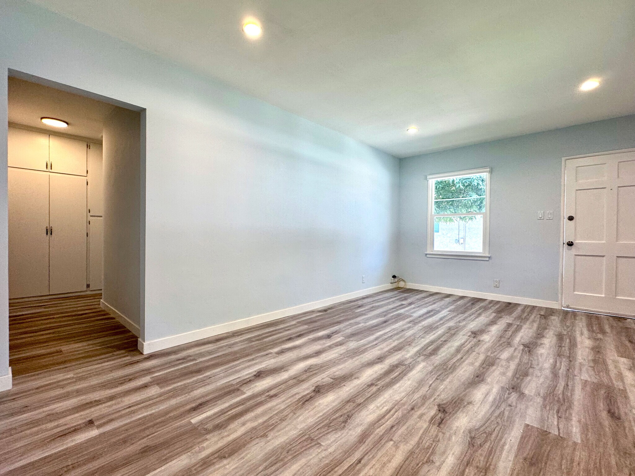 Building Photo - 5242 Comercio Ave