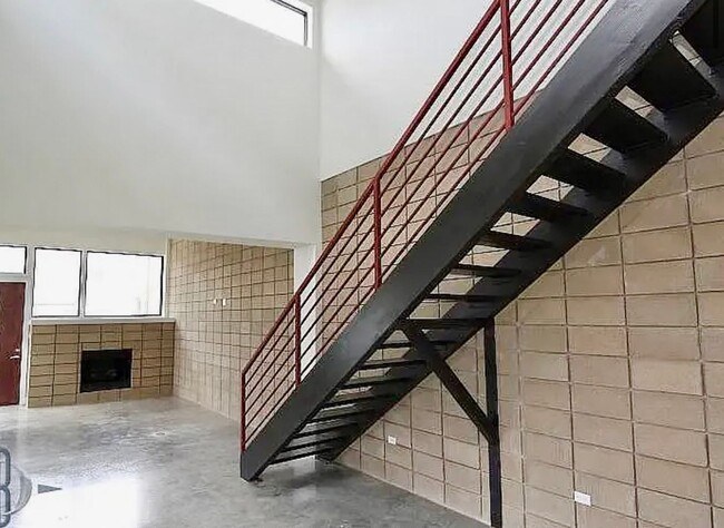 Building Photo - Beautiful home located just off of Cherry ...