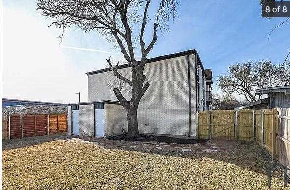 Building Photo - 4832 Locke Ave