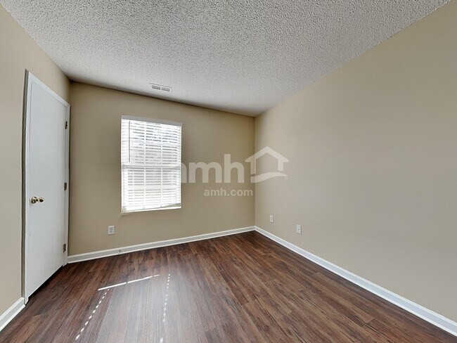 Building Photo - 136 N Honey Springs Ave