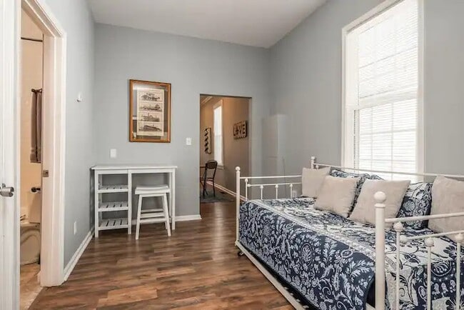 Building Photo - 466 E Brandeis Ave