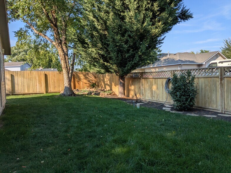 Building Photo - 17016 N Tanner Pl