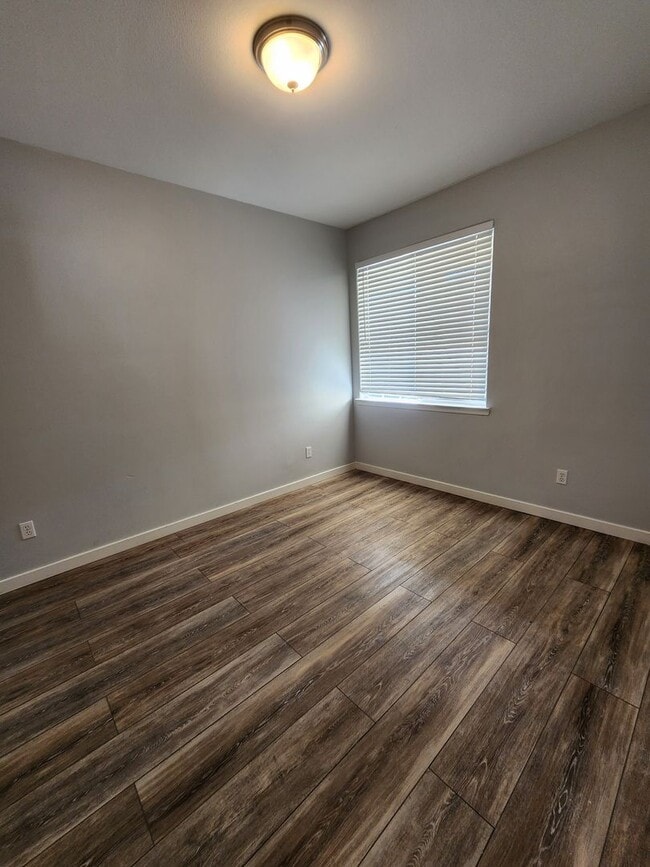 Building Photo - Gorgeous 4 Bed, 2 Bath Home with Large Garage and Fenced Backyard