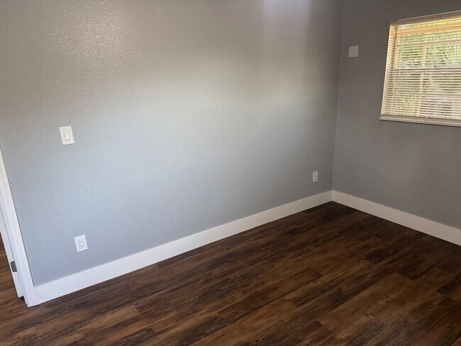 Building Photo - 3416 S 70th St