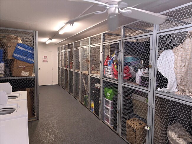 Building Photo - 13250 SW 4th Ct