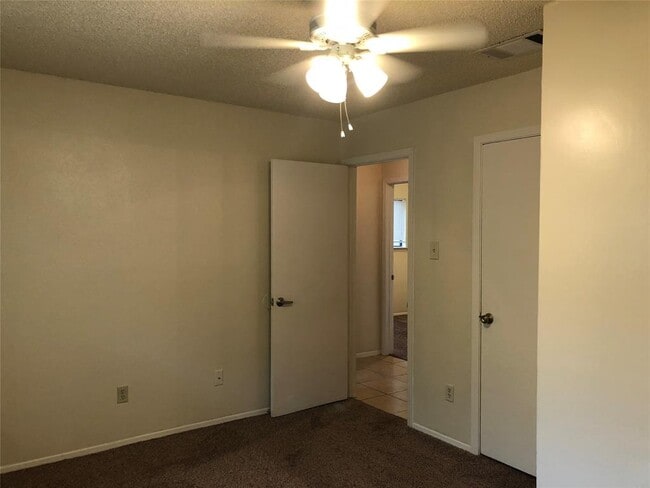 Building Photo - 11510 Walnut Ridge Dr