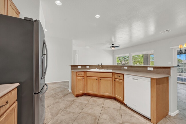 Building Photo - 7752 Fruit Dove St